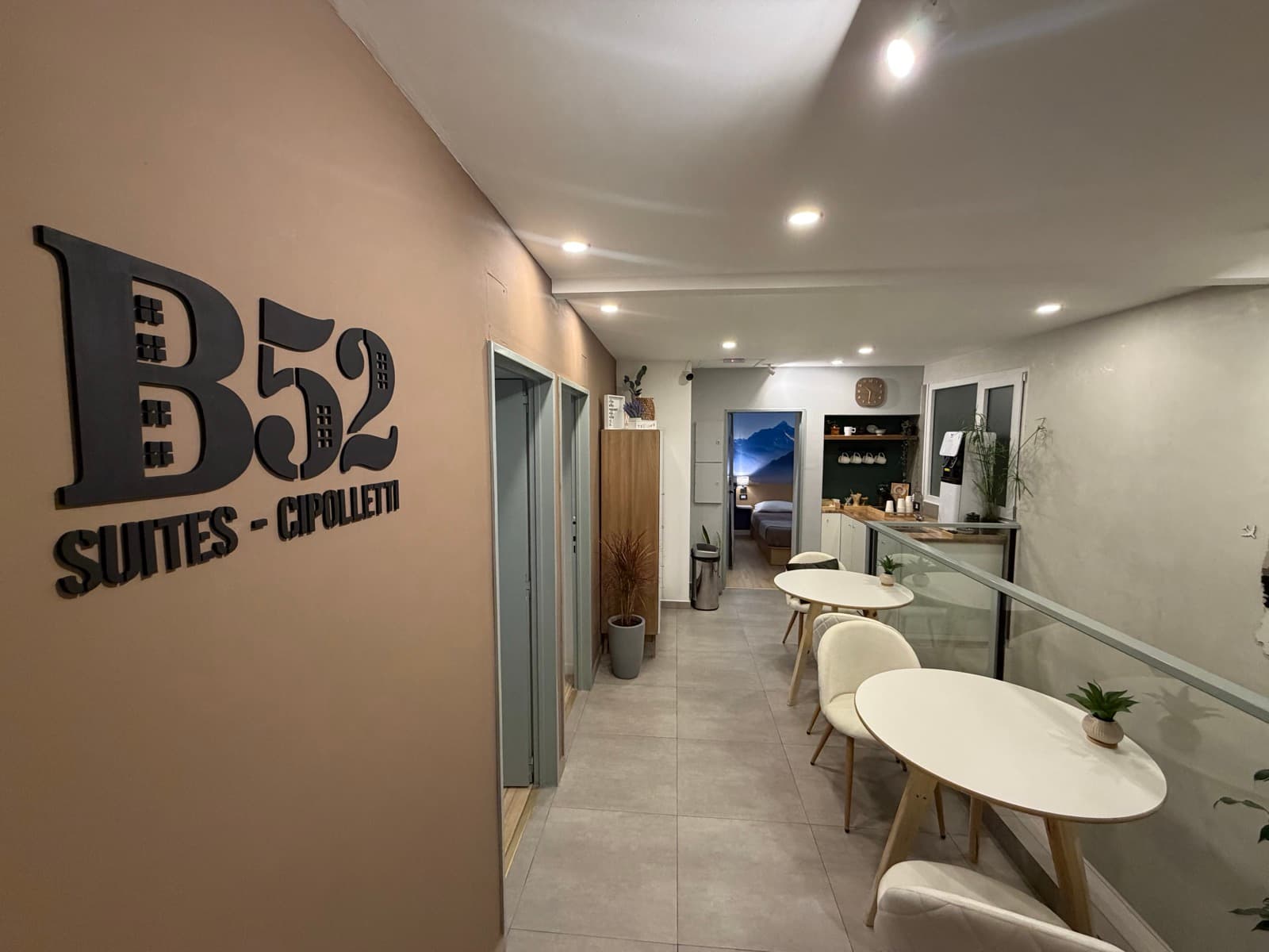 B52 Suites - Espacio común